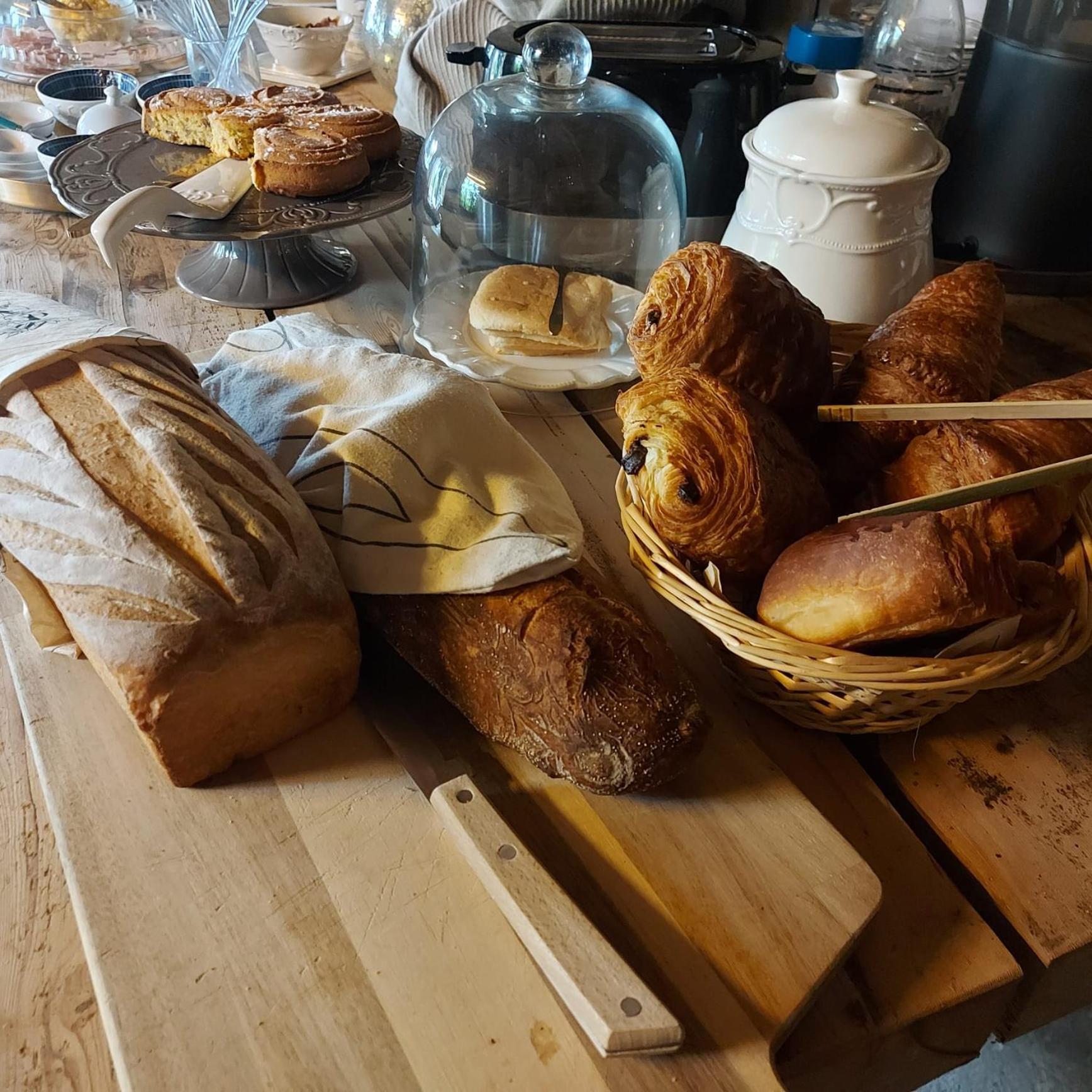 Les Trois L Bed & Breakfast Gindou Екстериор снимка