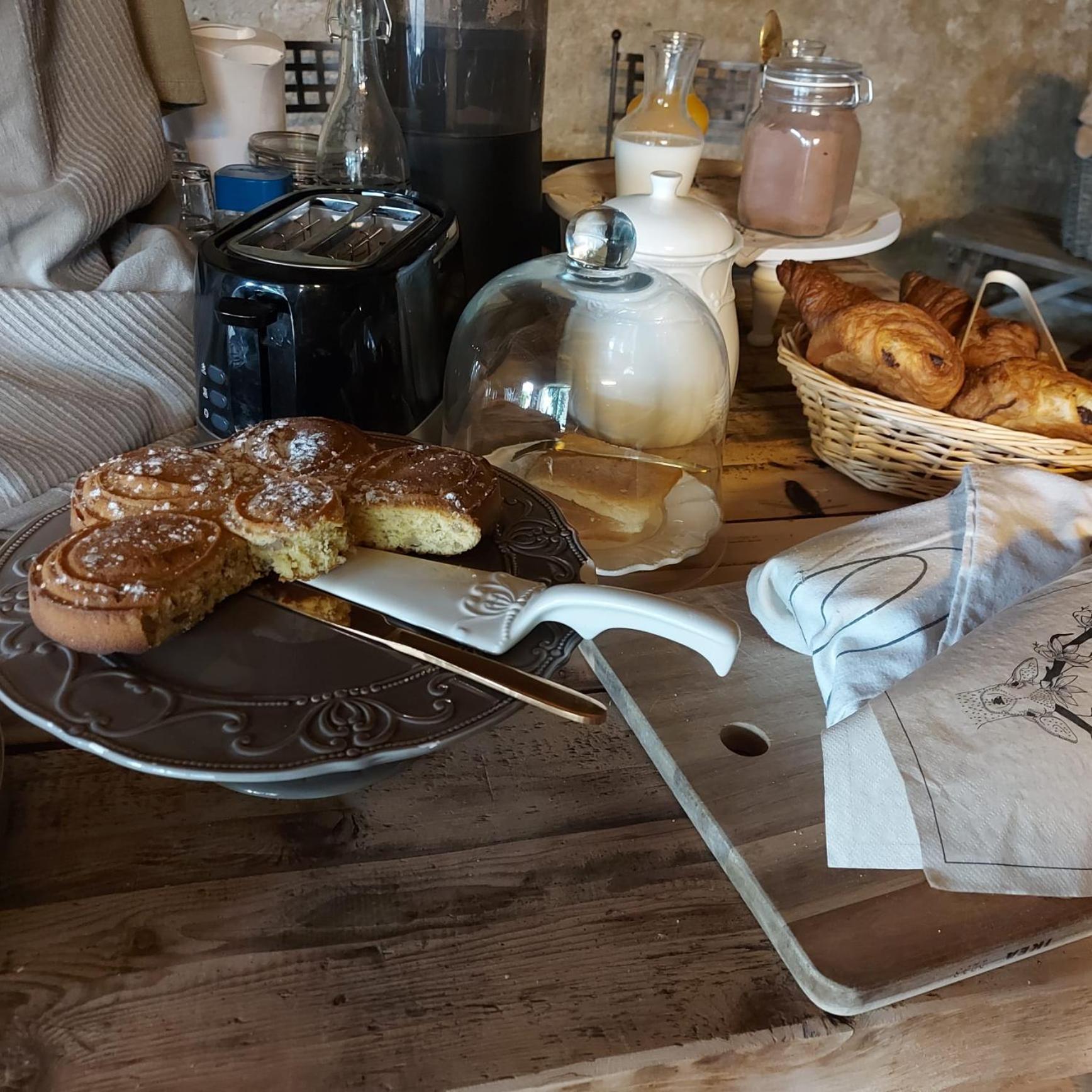 Les Trois L Bed & Breakfast Gindou Екстериор снимка